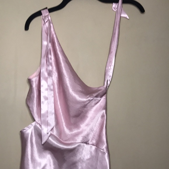 TOPSHOP Satin One Shoulder Dress - Picture 4 of 10